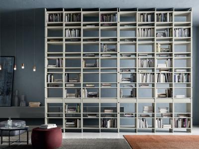 Casa piccola: risparmia spazio con la libreria verticale